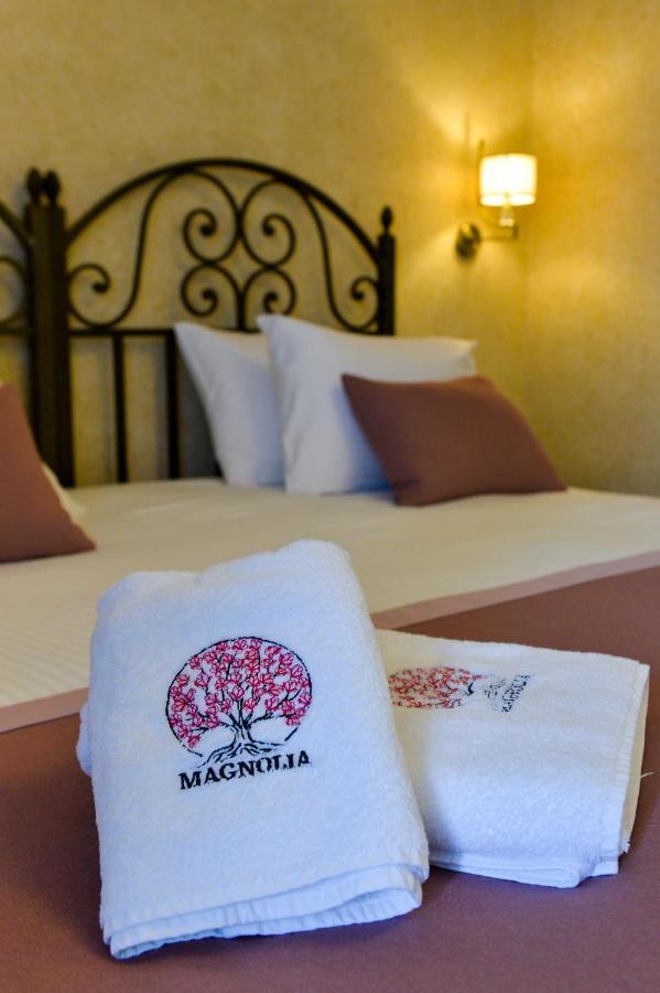 Hotel Magnolia In The City Centre Koetaisi Buitenkant foto